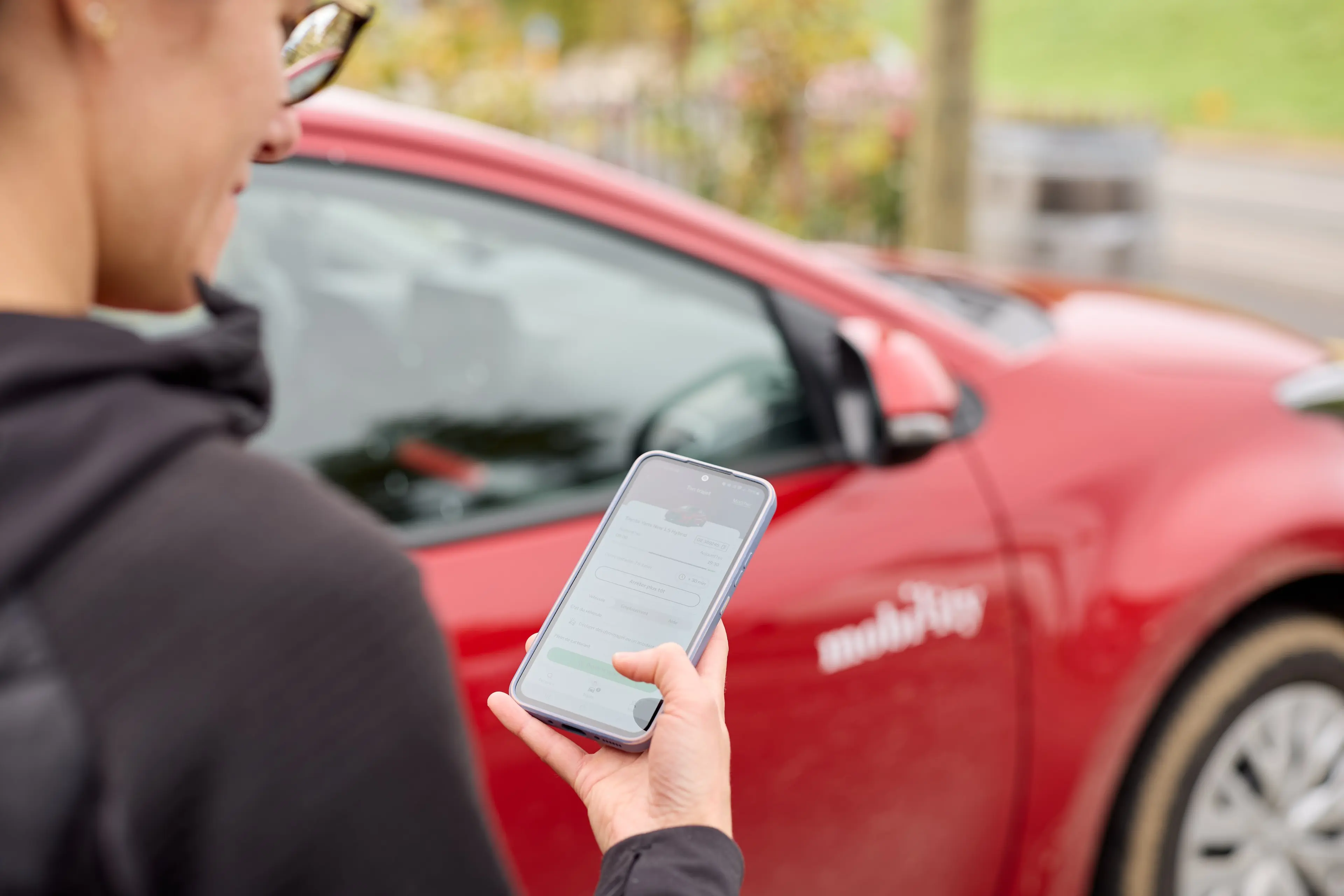 Mobility-Kundin Camille betreibt ein eigenes Weingut in der Nähe von Genf. Wir haben sie für eine Business-Use-Case-Story im Oktober 2024 besucht. (als)